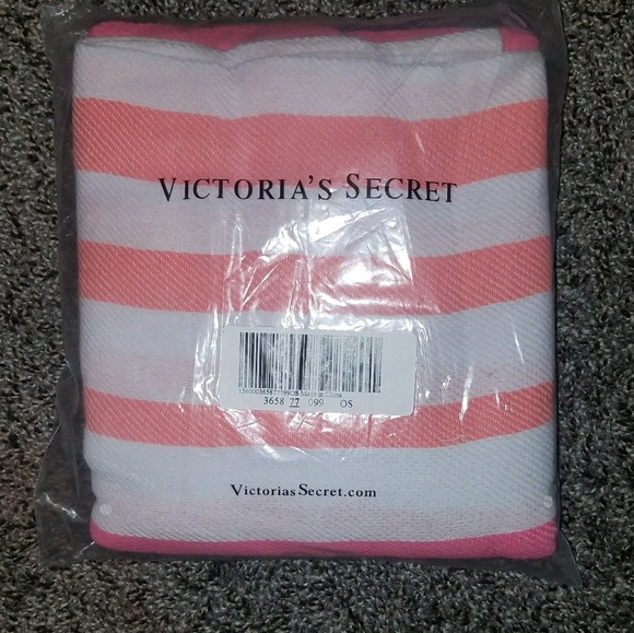 BUNDLE SALE- New  victoria secret beach blanket - Picture 3 of 3